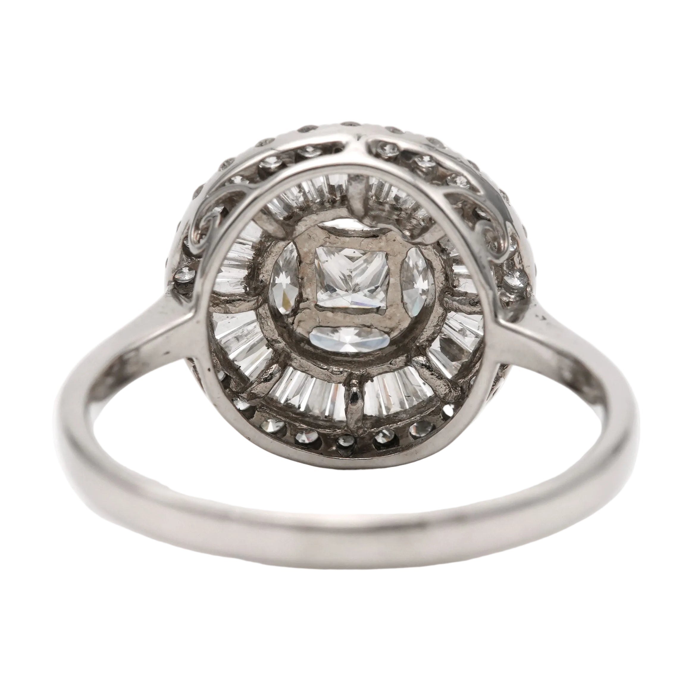 Entourage Ring in white gold and diamonds