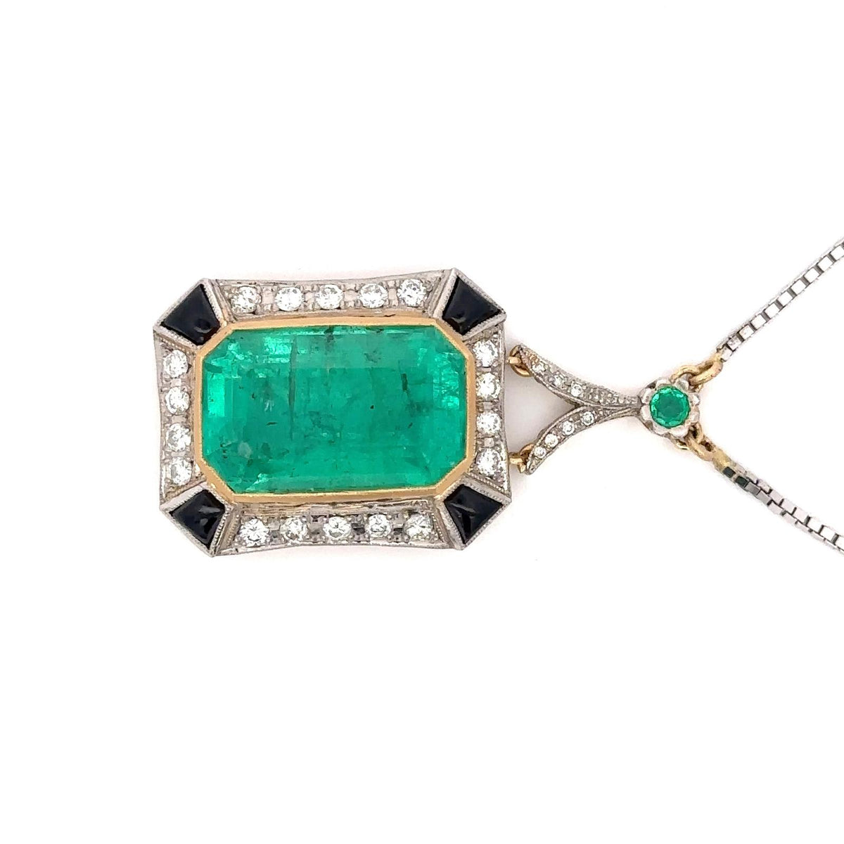 Collier Pendentif en or blanc, or jaune, platine, émeraude et diamants