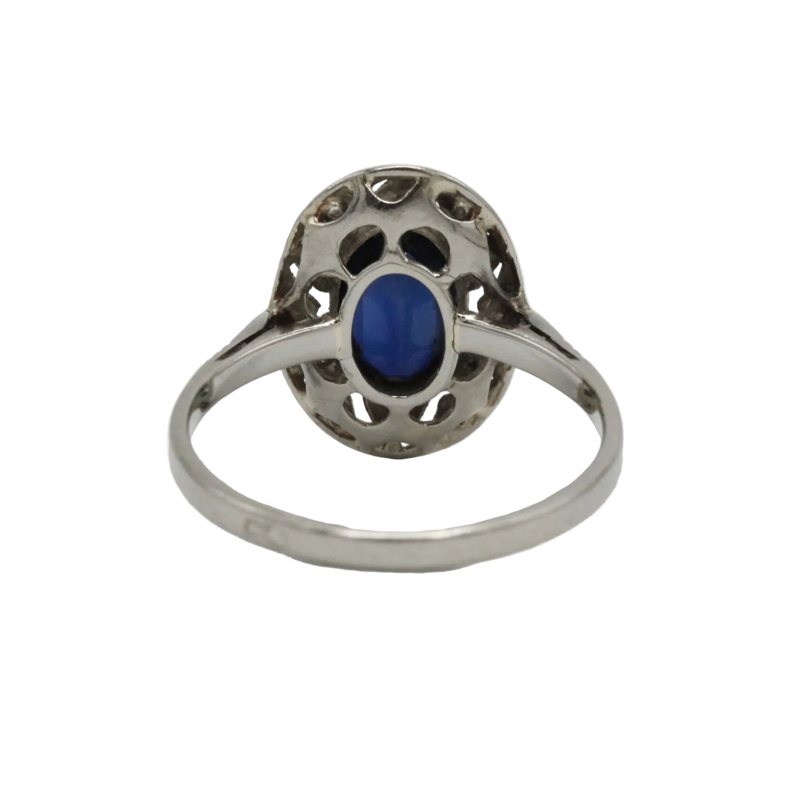 Entourage Ring in white gold, platinum, sapphire, and diamonds