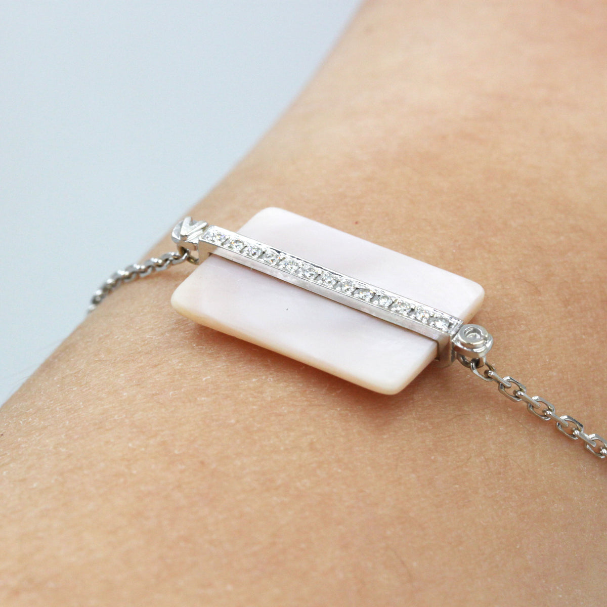 VICTORIA CASAL "Étiquette" Bracelet in white gold, Mother-of-pearl, and Diamonds