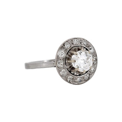 Entourage Ring in White Gold and Diamonds