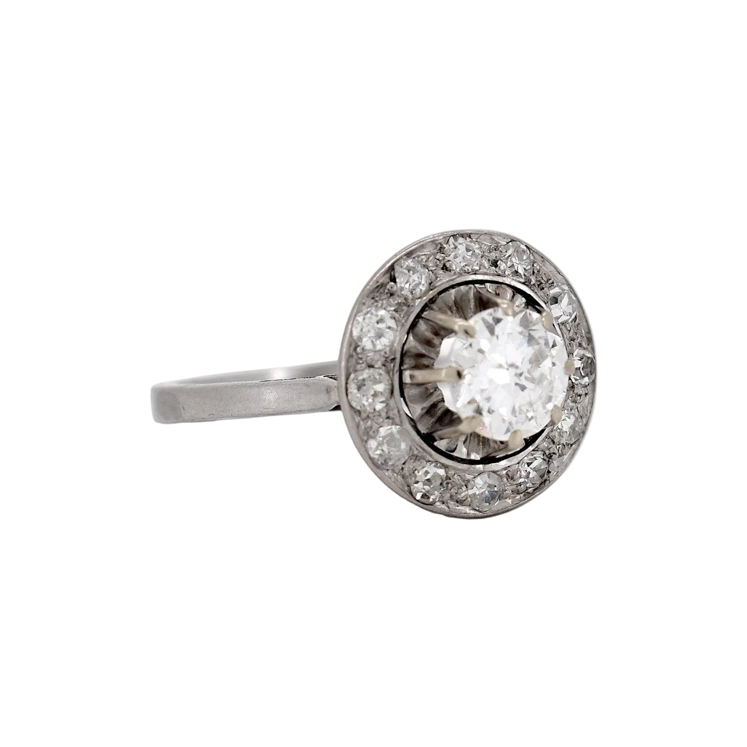 Entourage Ring in White Gold and Diamonds