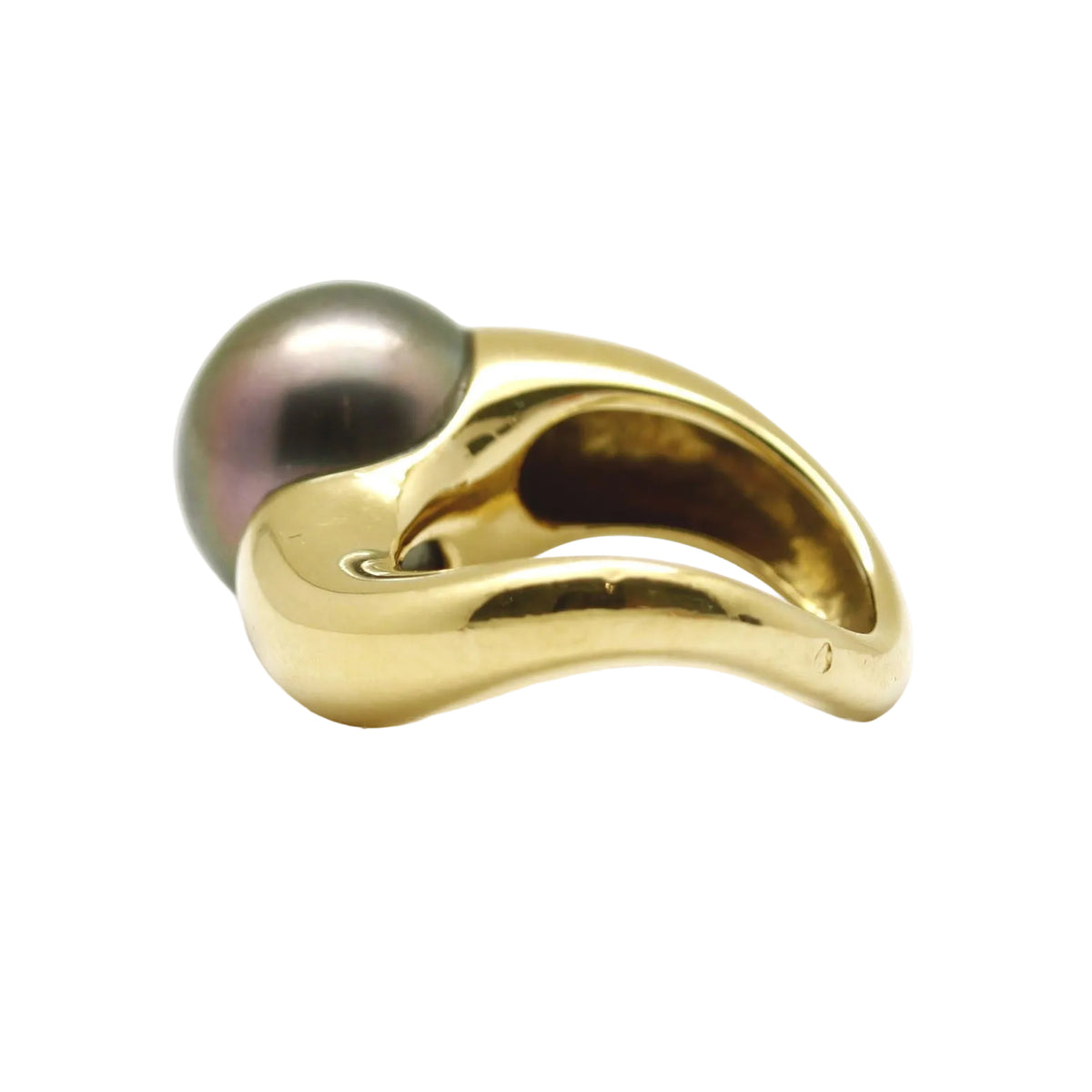 Yellow Gold Solitaire Ring with a Pearl