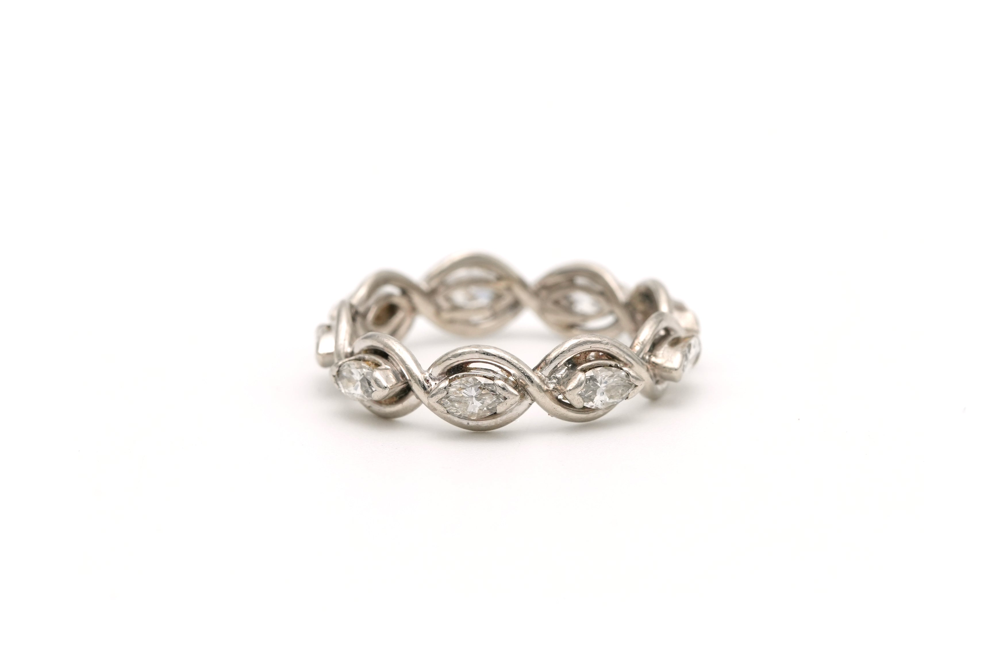 Wedding band ring in white, yellow gold and diamonds