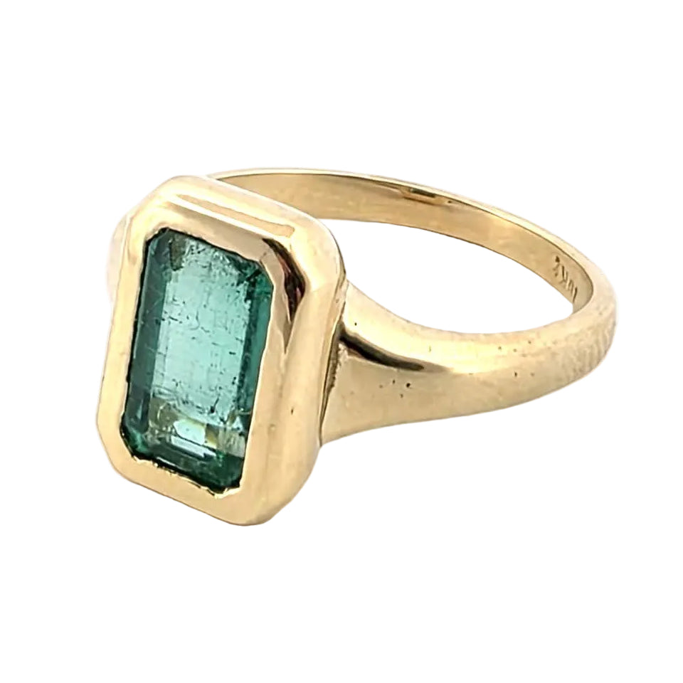 Yellow Gold Solitaire Ring with Emerald