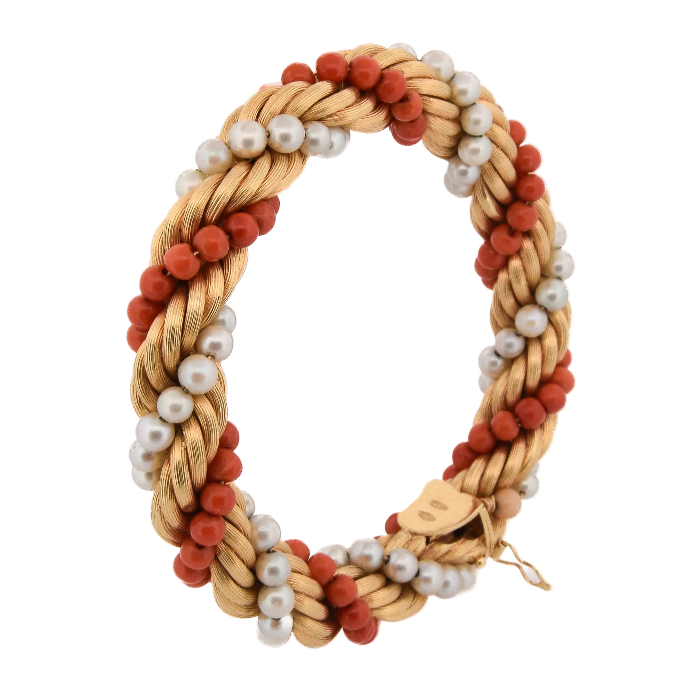 Set of jewelry in yellow gold, coral, and pearls