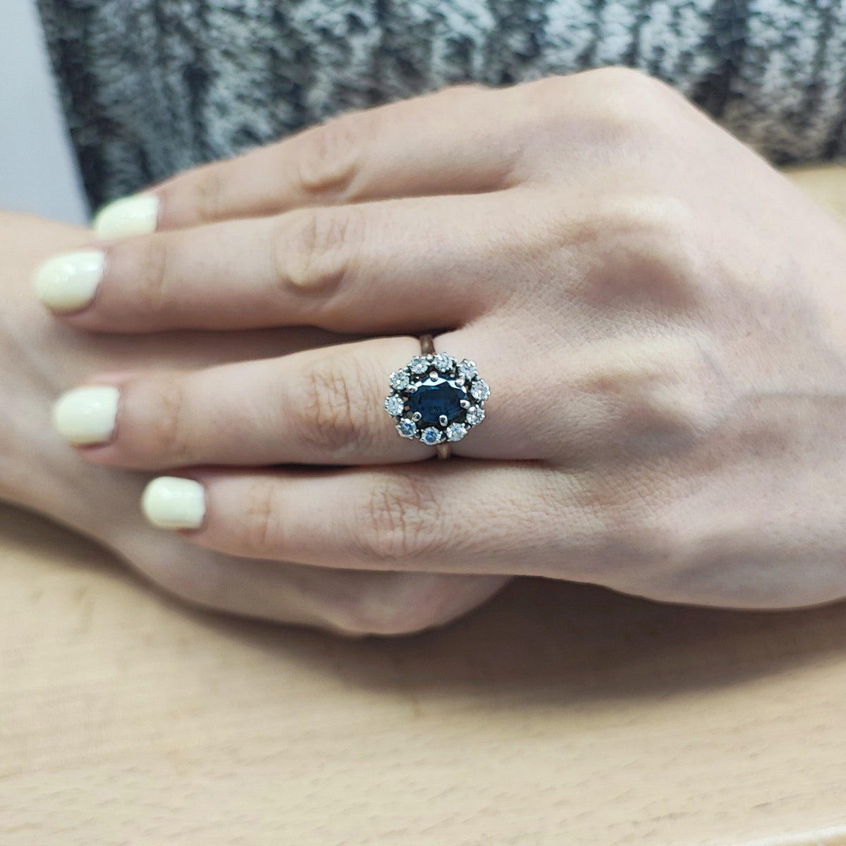 Marguerite Ring in White Gold, Sapphire, and Diamonds