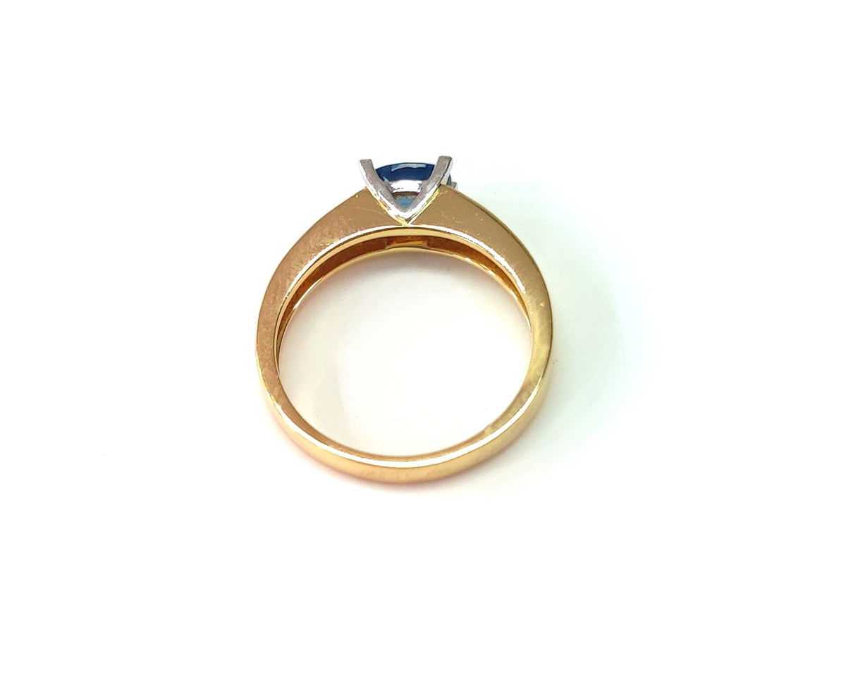 Bague en or jaune, saphir, et diamants