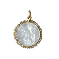 Medal in Yellow gold, Mother-of-pearl and Pearls