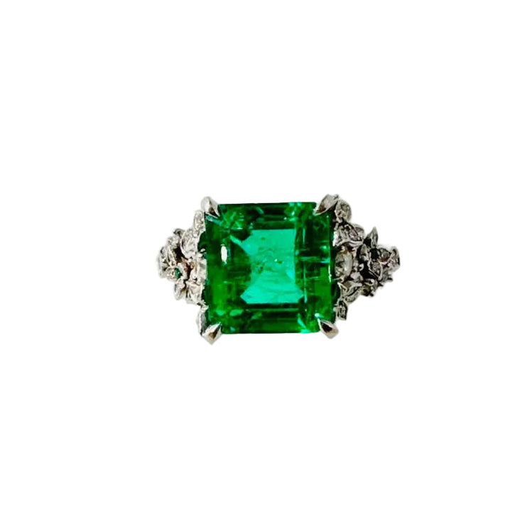 White Gold Solitaire Ring with Emerald and Diamonds