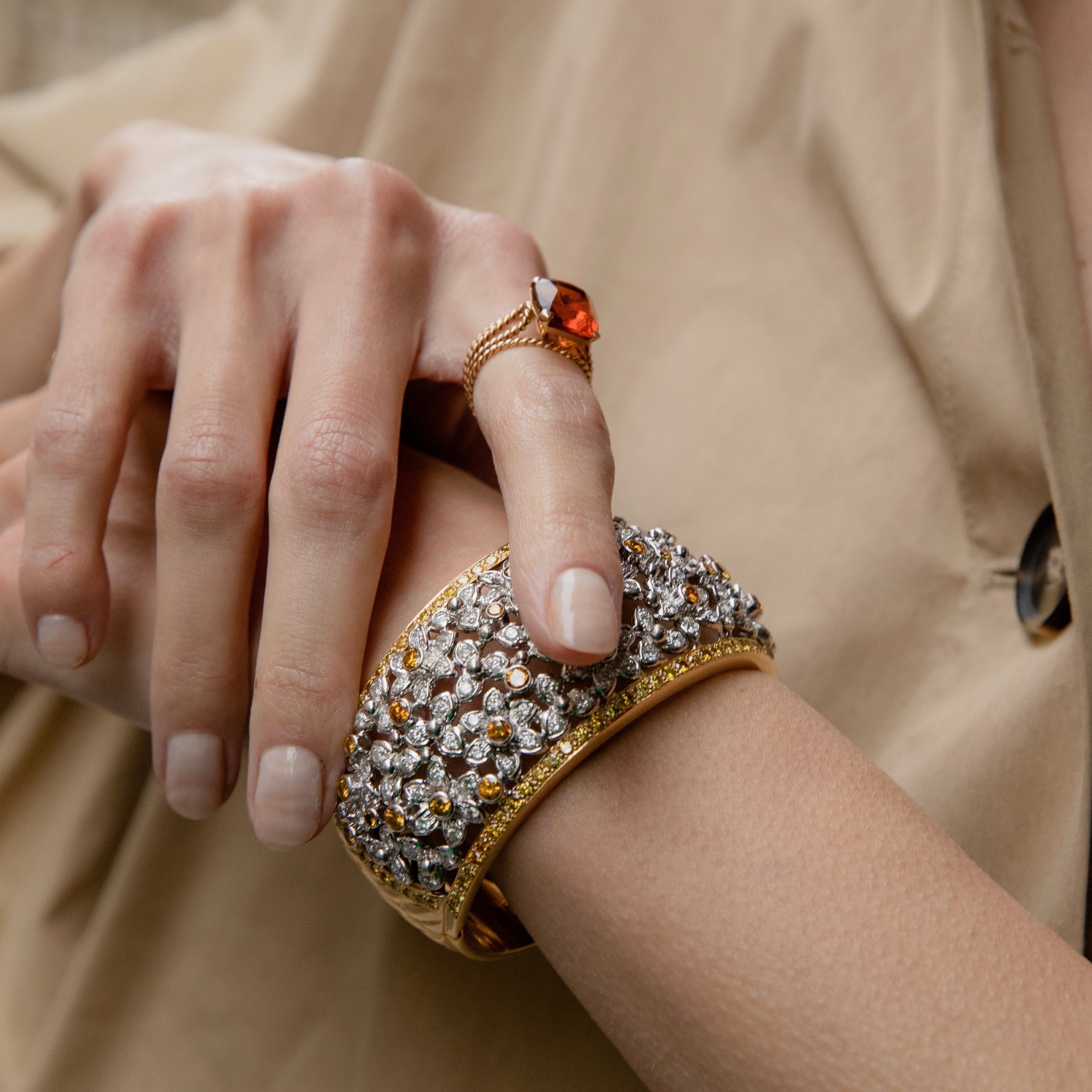 Cuff bracelet in yellow gold and diamonds 