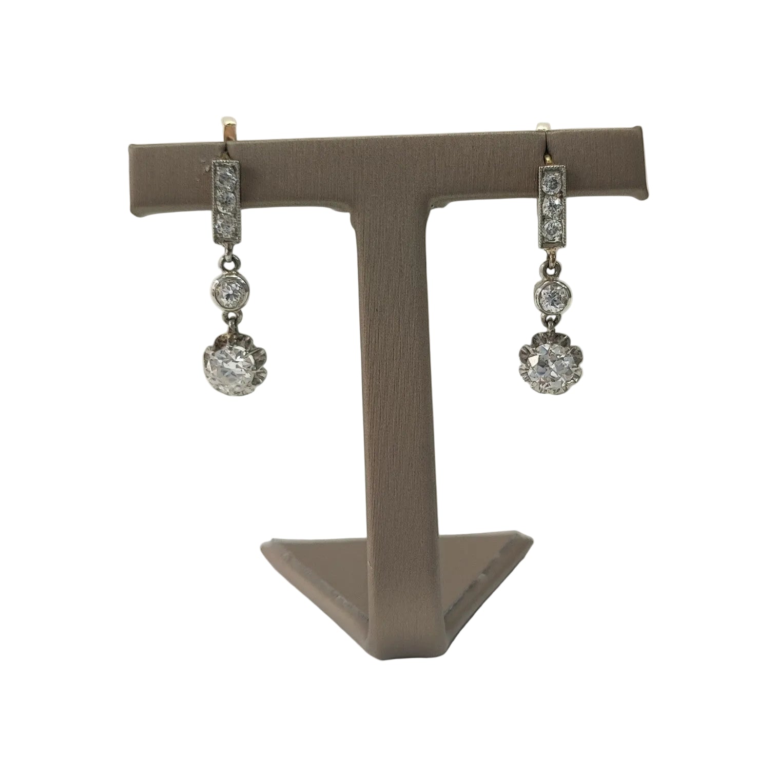 Lever-back earrings in white gold, yellow gold and diamonds
