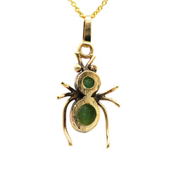 Yellow gold and aventurine pendant