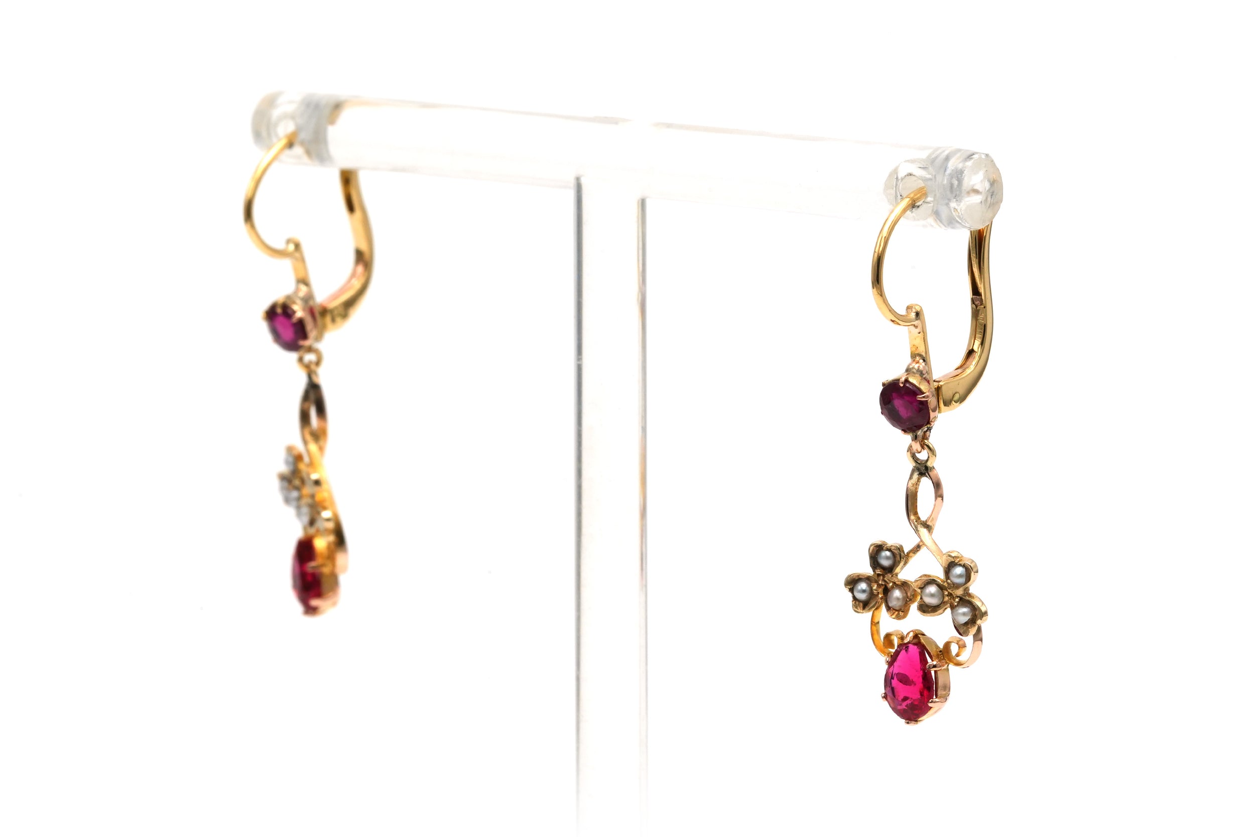 Boucles d'oreilles Dormeuses en or jaune, rubis et perles
