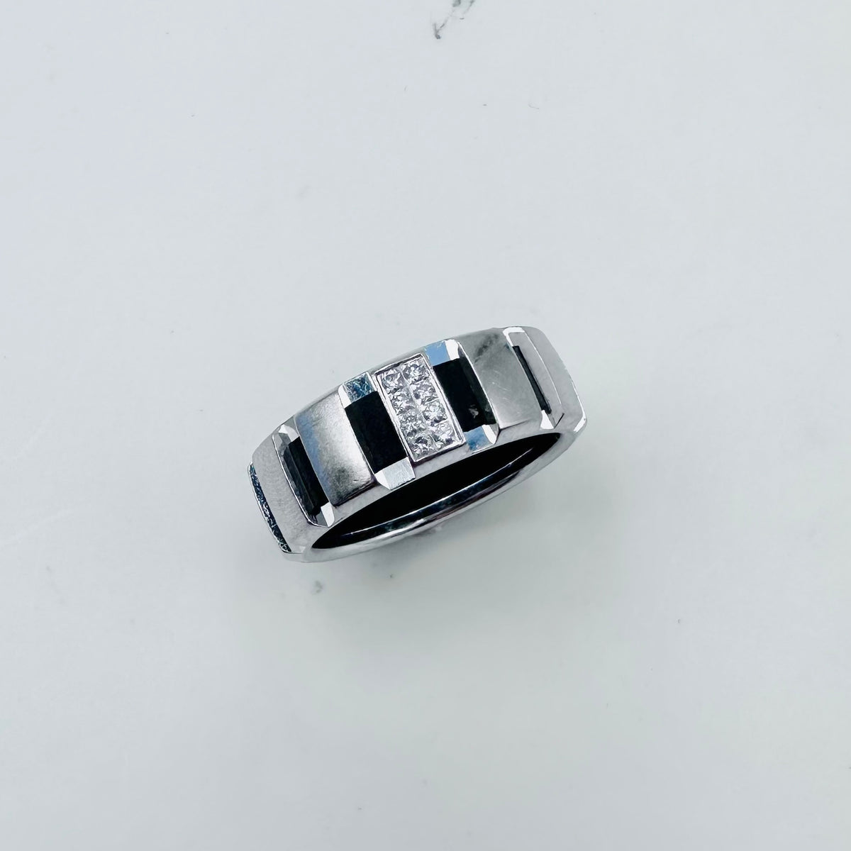 CHAUMET "Class One" Bandeau Ring in white gold, diamonds, and rubber