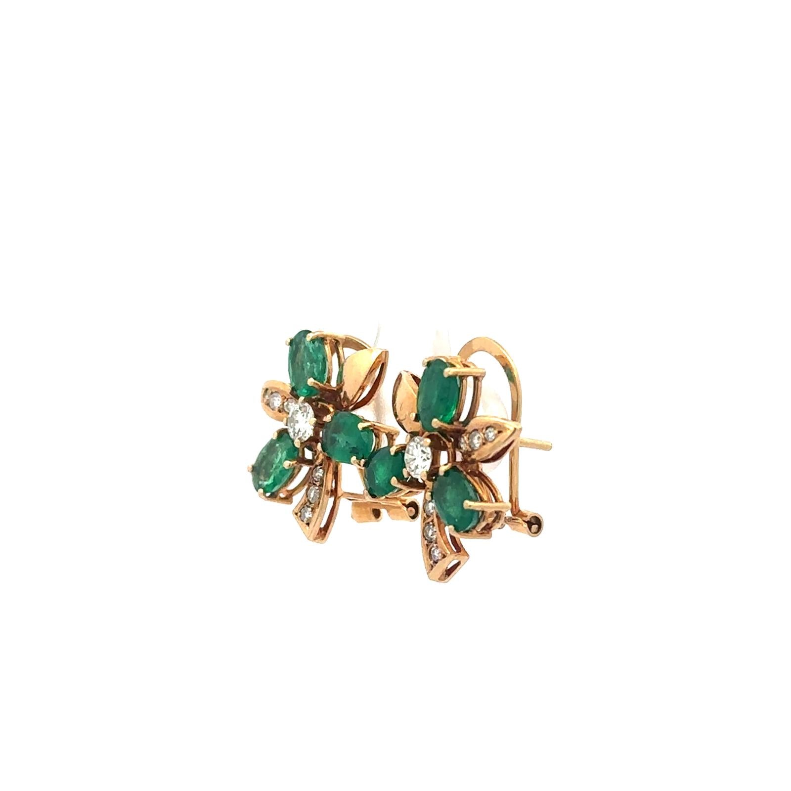 Clips earrings in yellow gold, emeralds and diamonds
