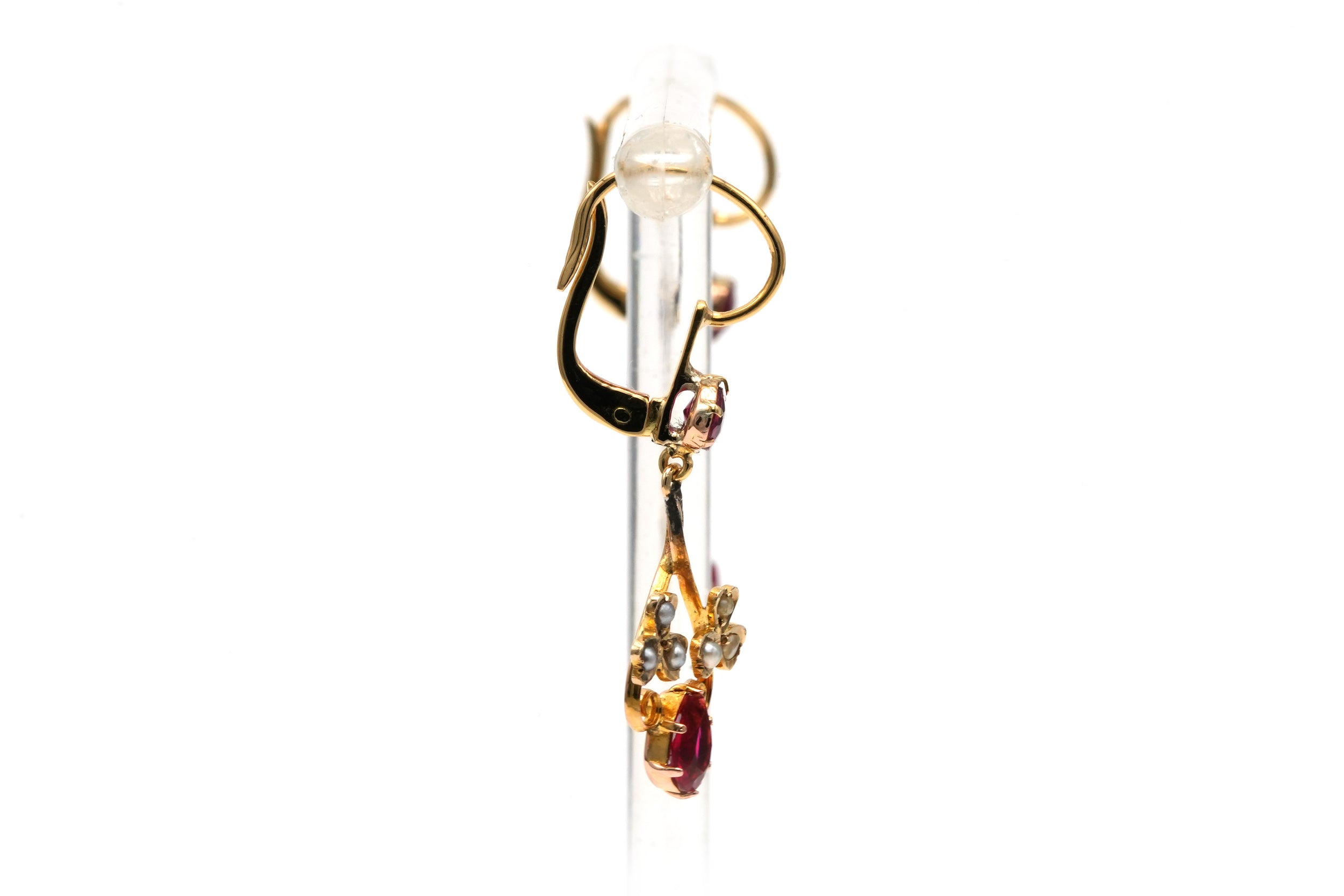 Boucles d'oreilles Dormeuses en or jaune, rubis et perles