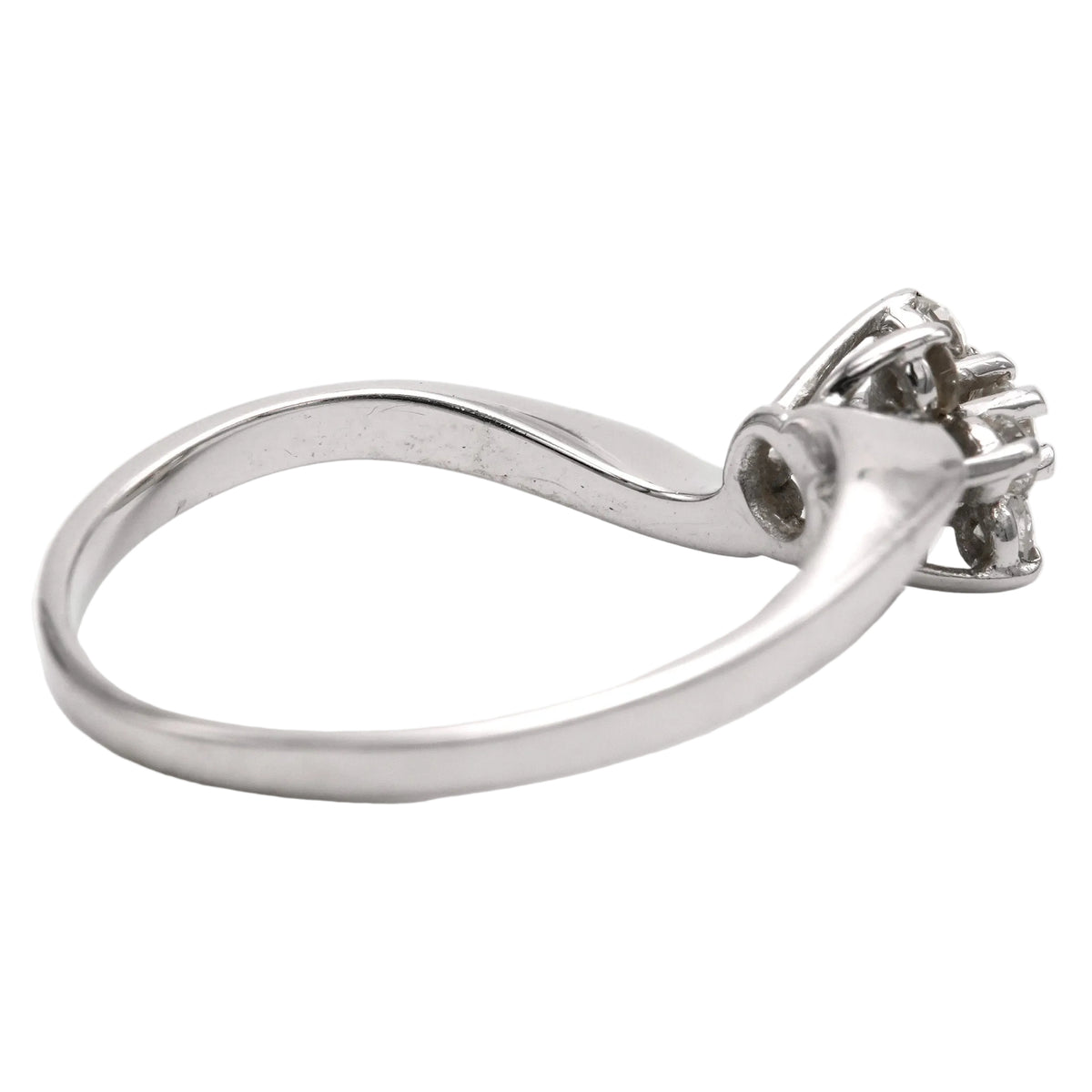 Marguerite Ring in White Gold and Diamonds