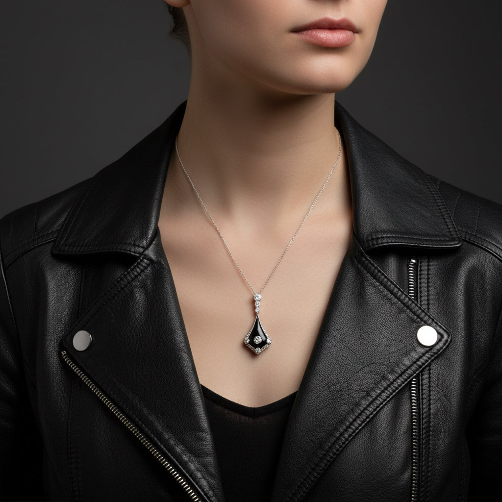 Necklace Art deco pendant in paltinium and diamonds