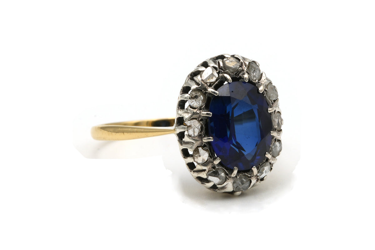 Entourage Ring in yellow gold, silver, sapphire, and diamonds