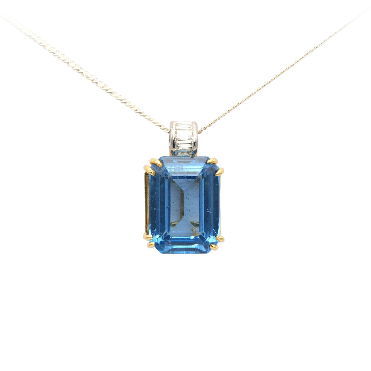 Yellow gold pendant with topaz and diamonds