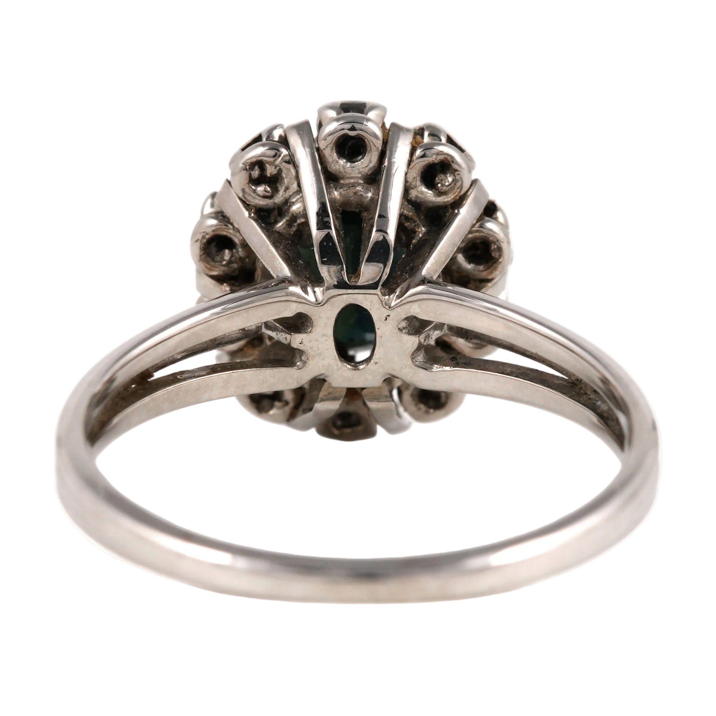 Bague Entourage en or blanc, saphir et diamants