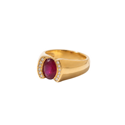 Entourage Ring in yellow gold, rubies, and diamonds