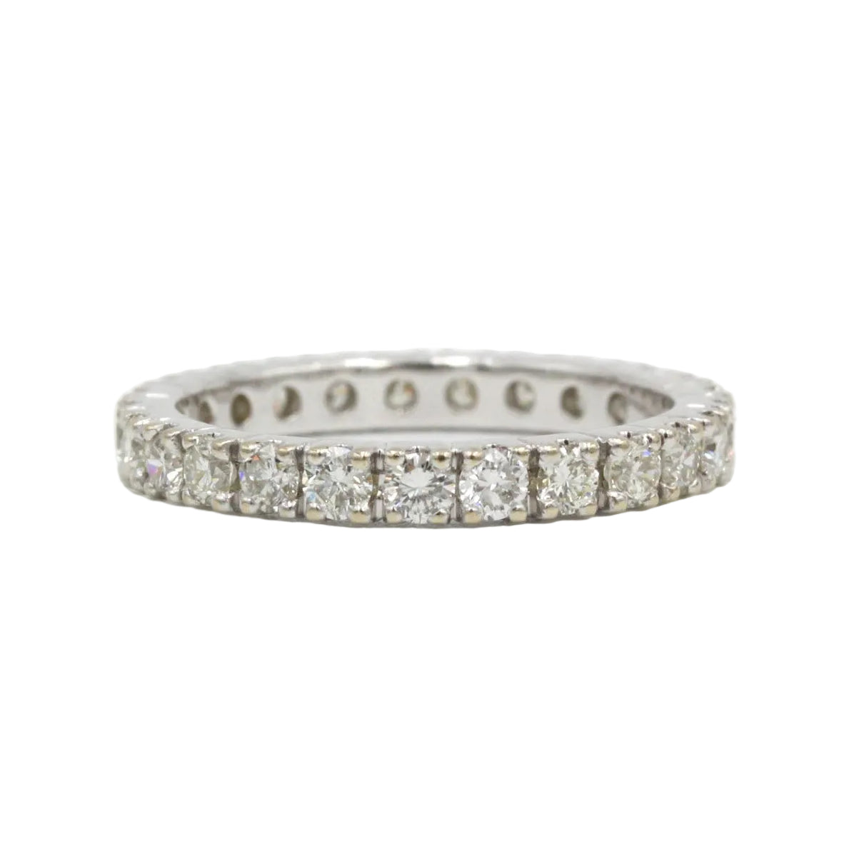 Wedding band ring in white gold and diamonds