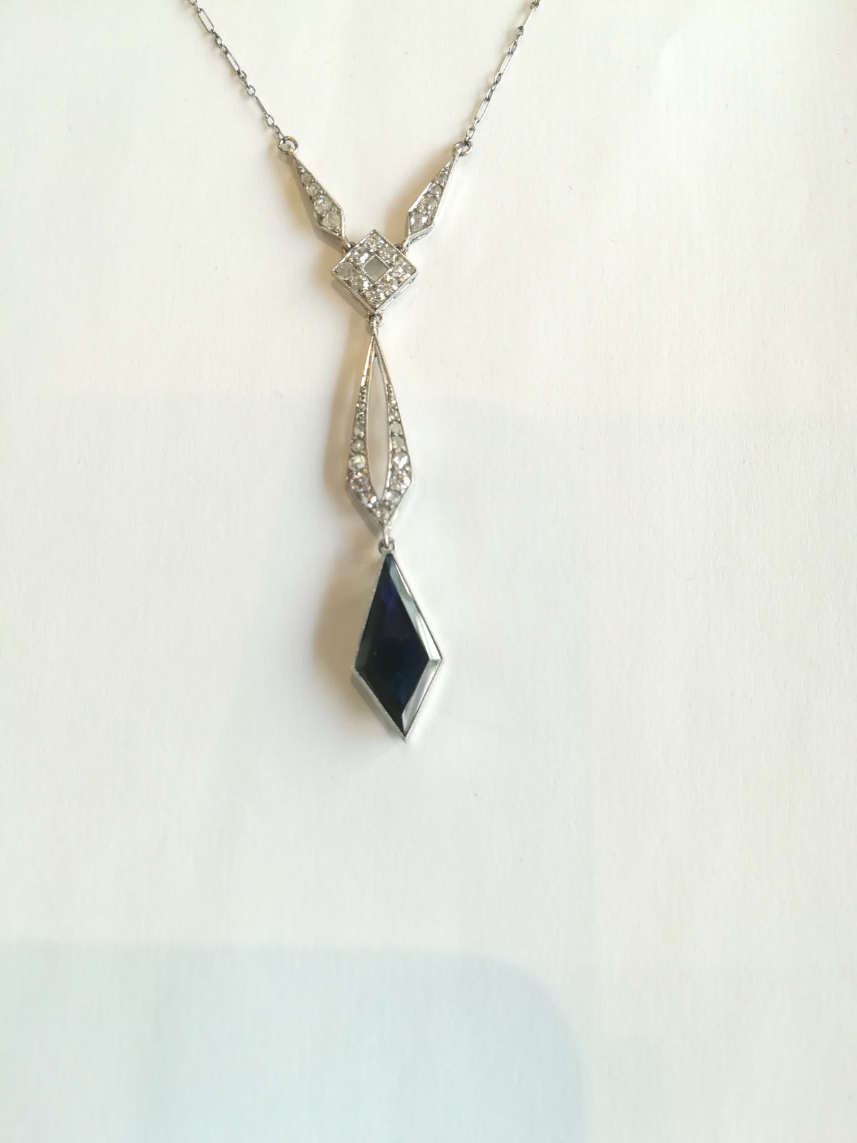 Collier Négligé en platine, saphir et diamants