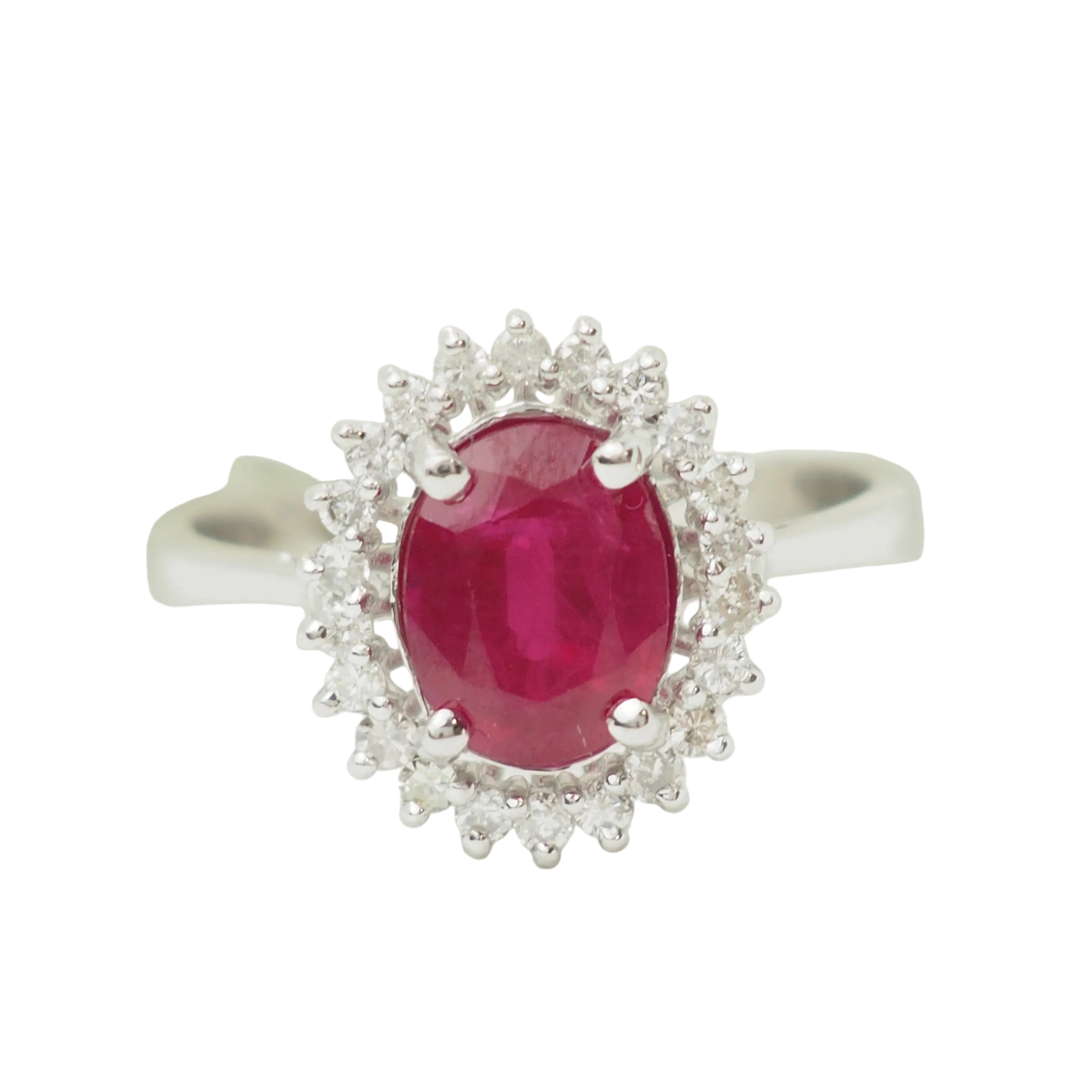 Bague Entourage en or blanc, rubis et diamants