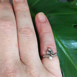 Ring made of rose gold, Platinum, a pearl, and diamonds