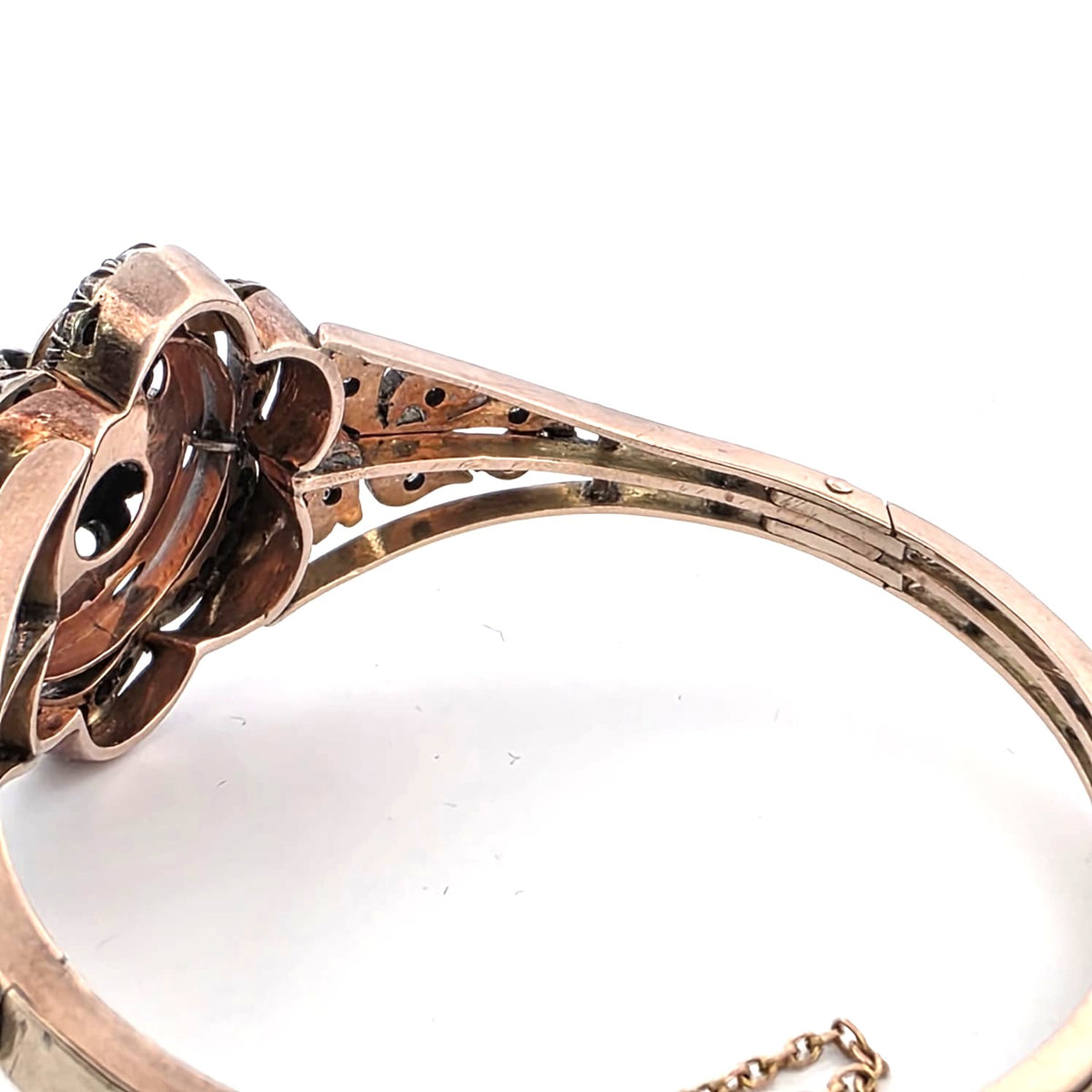 Ring made of yellow gold, silver, Enamel, and Diamonds
