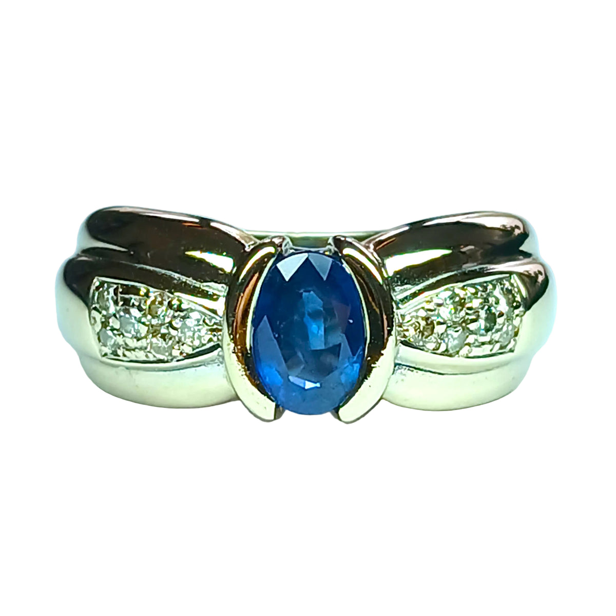White Gold Solitaire Ring with Sapphire and Diamonds
