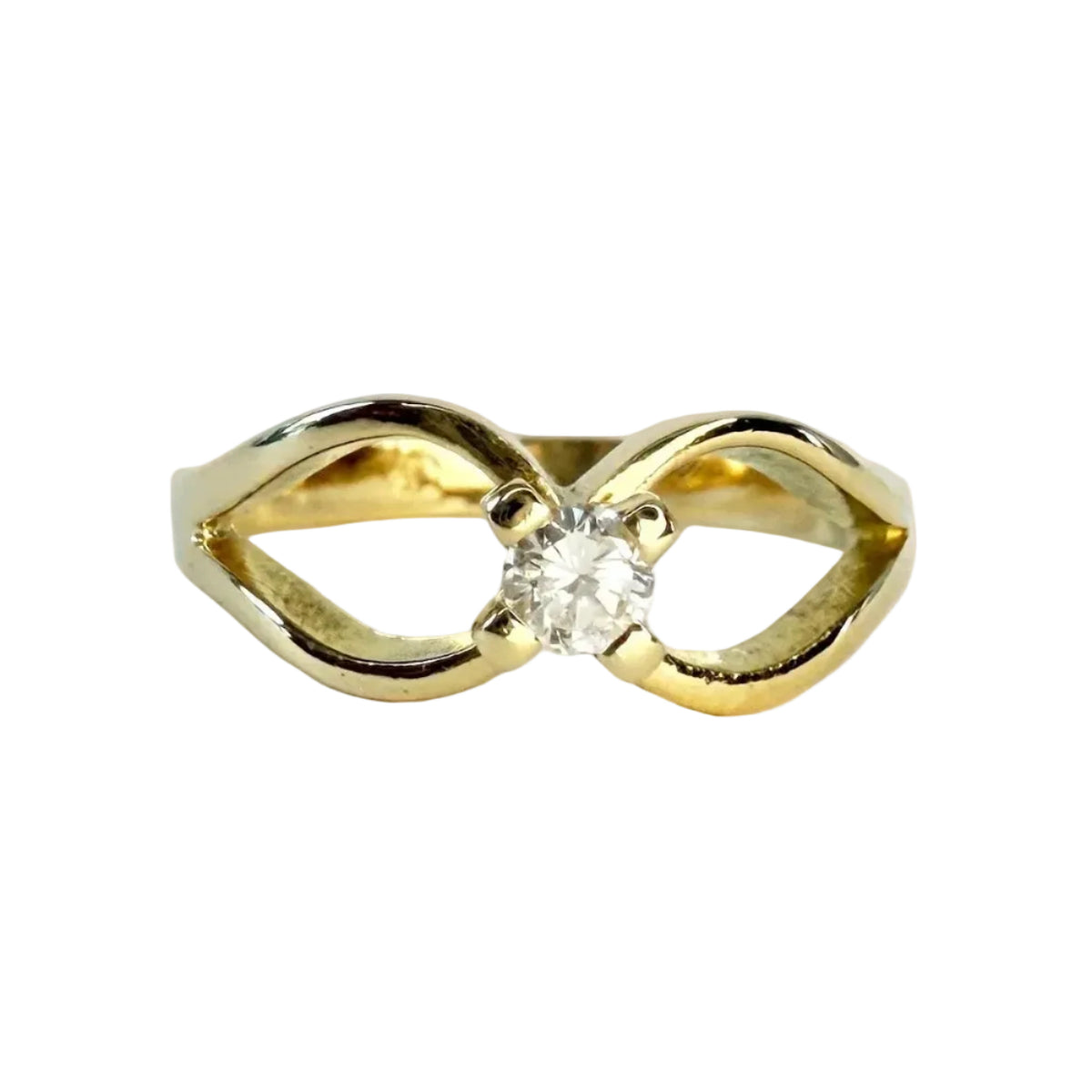 Yellow Gold Solitaire Ring with Diamond