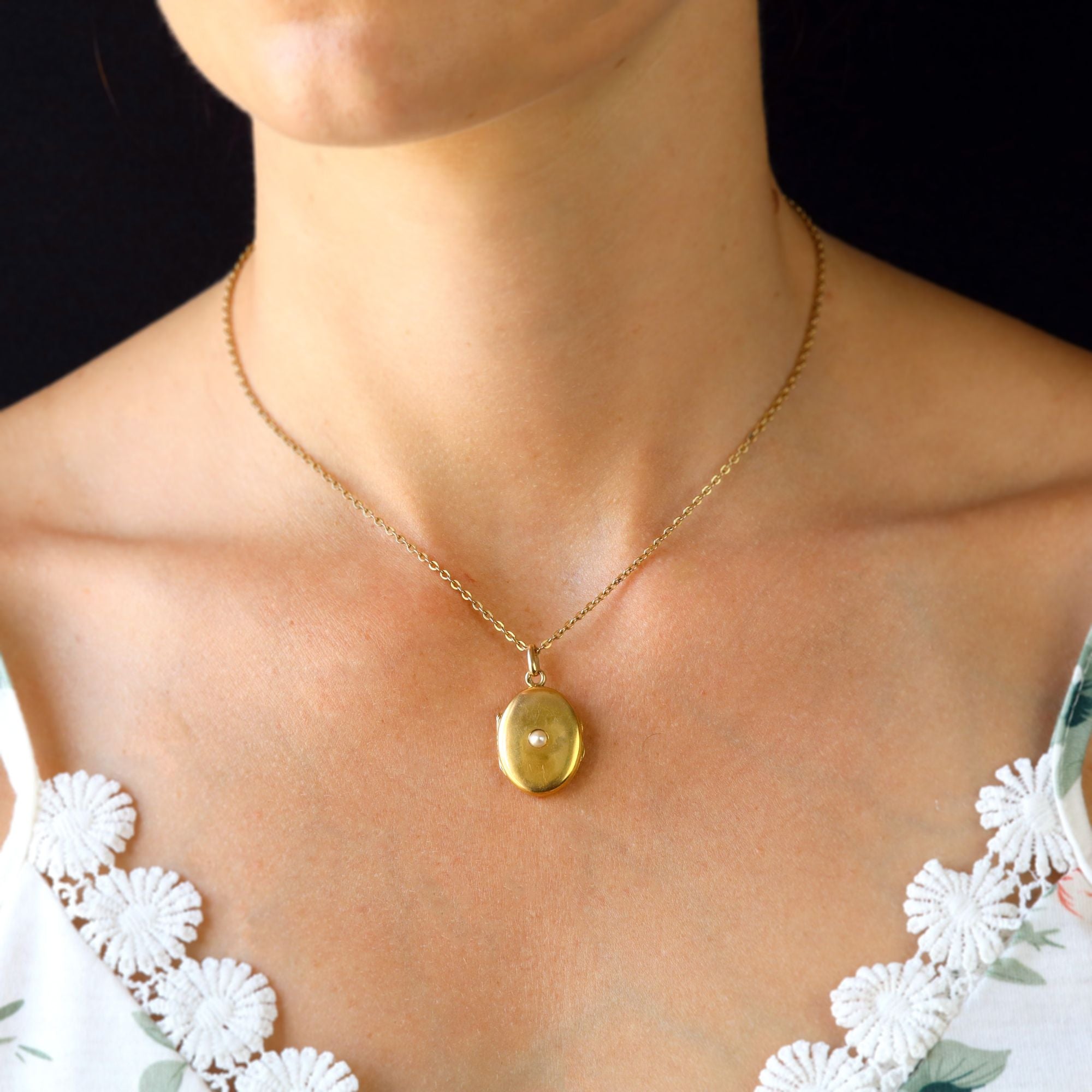 Yellow gold Locket with Pearl