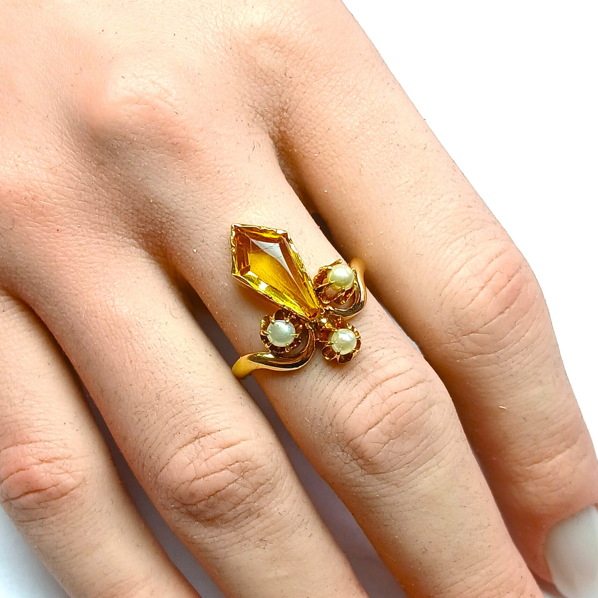 Yellow gold ring with pearls and citrine