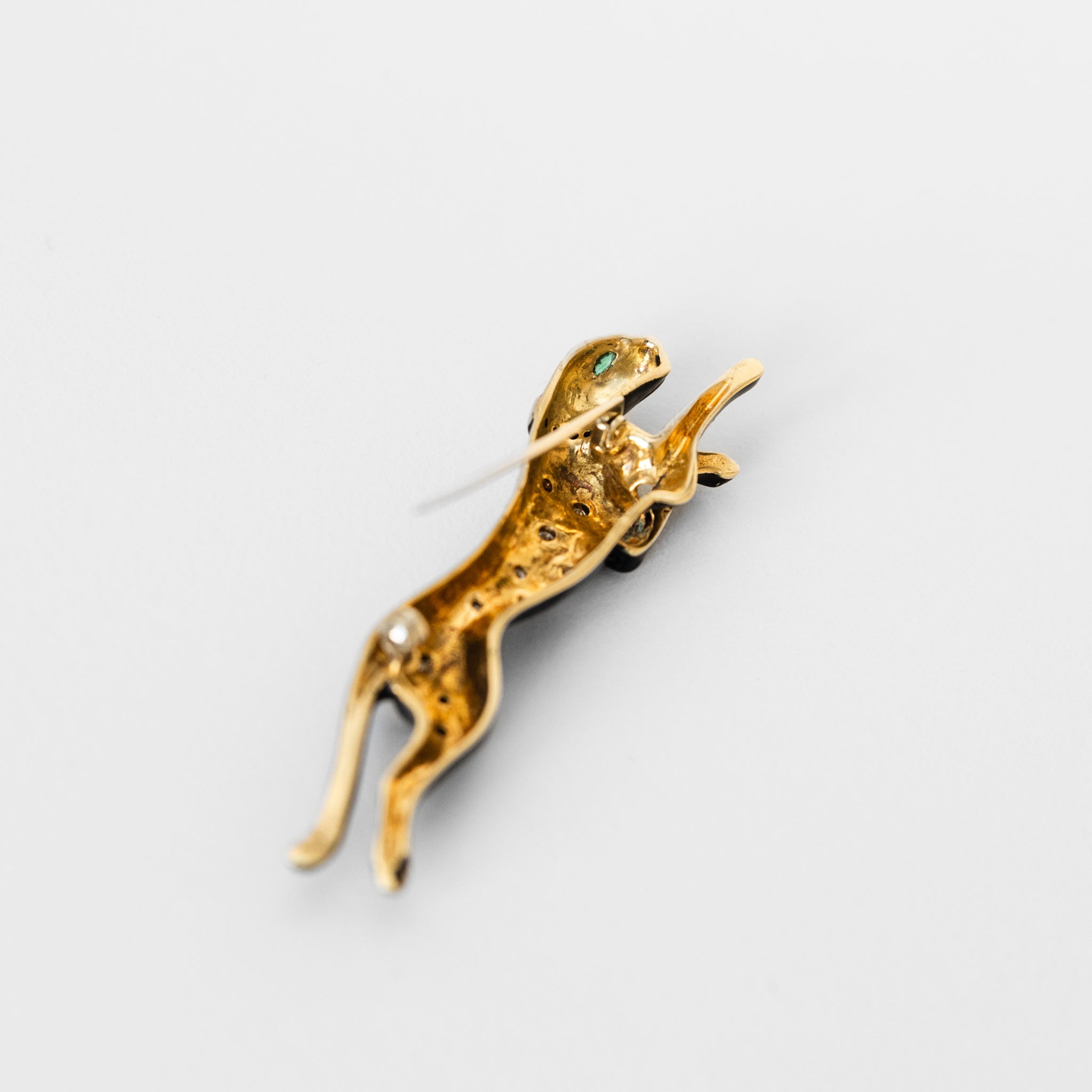 Broche panthère André VASSORT en or jaune et émail noir