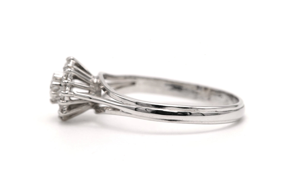 Marguerite Ring in White Gold and Diamonds