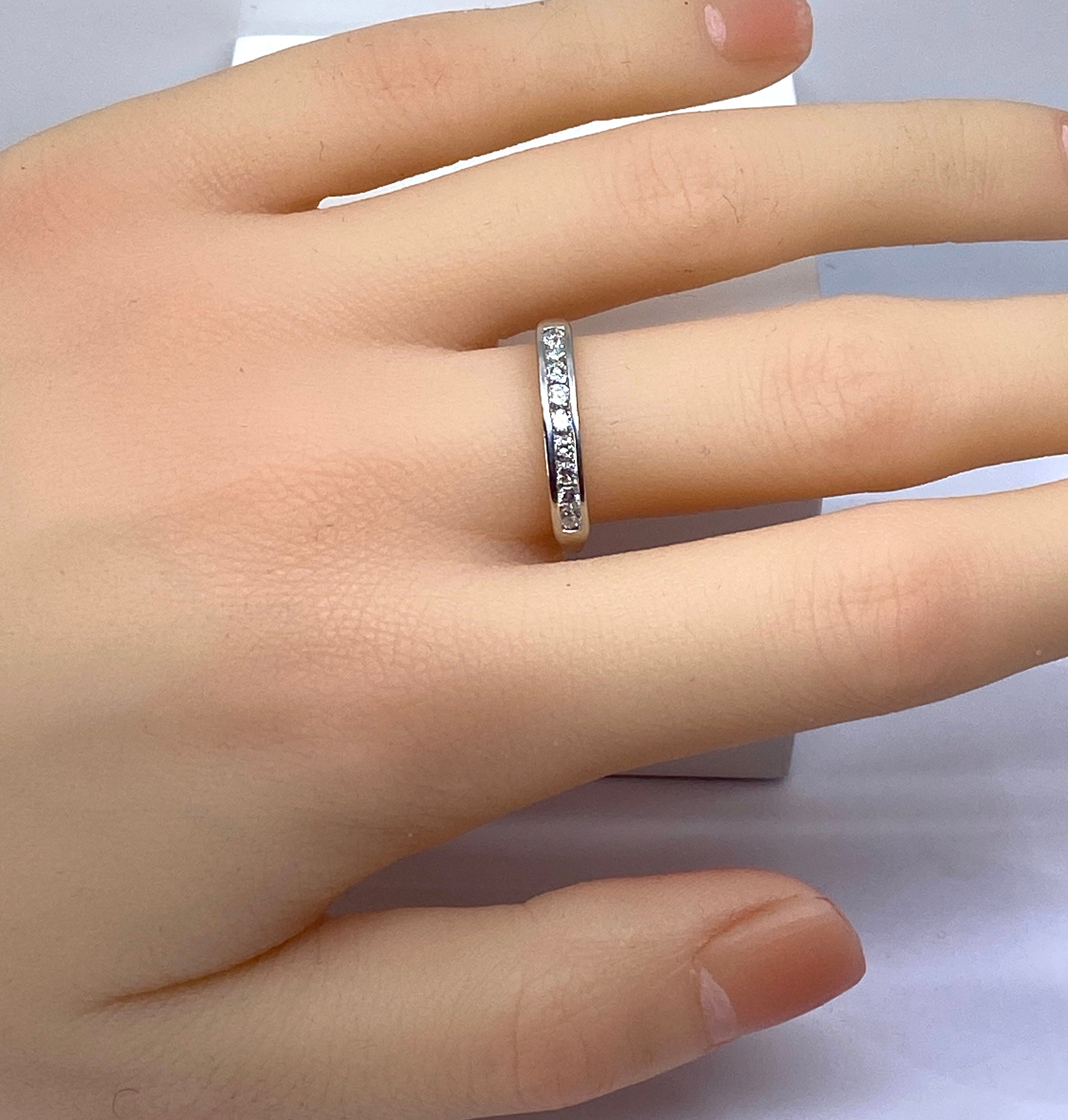 Wedding band ring in white gold with Diamonds