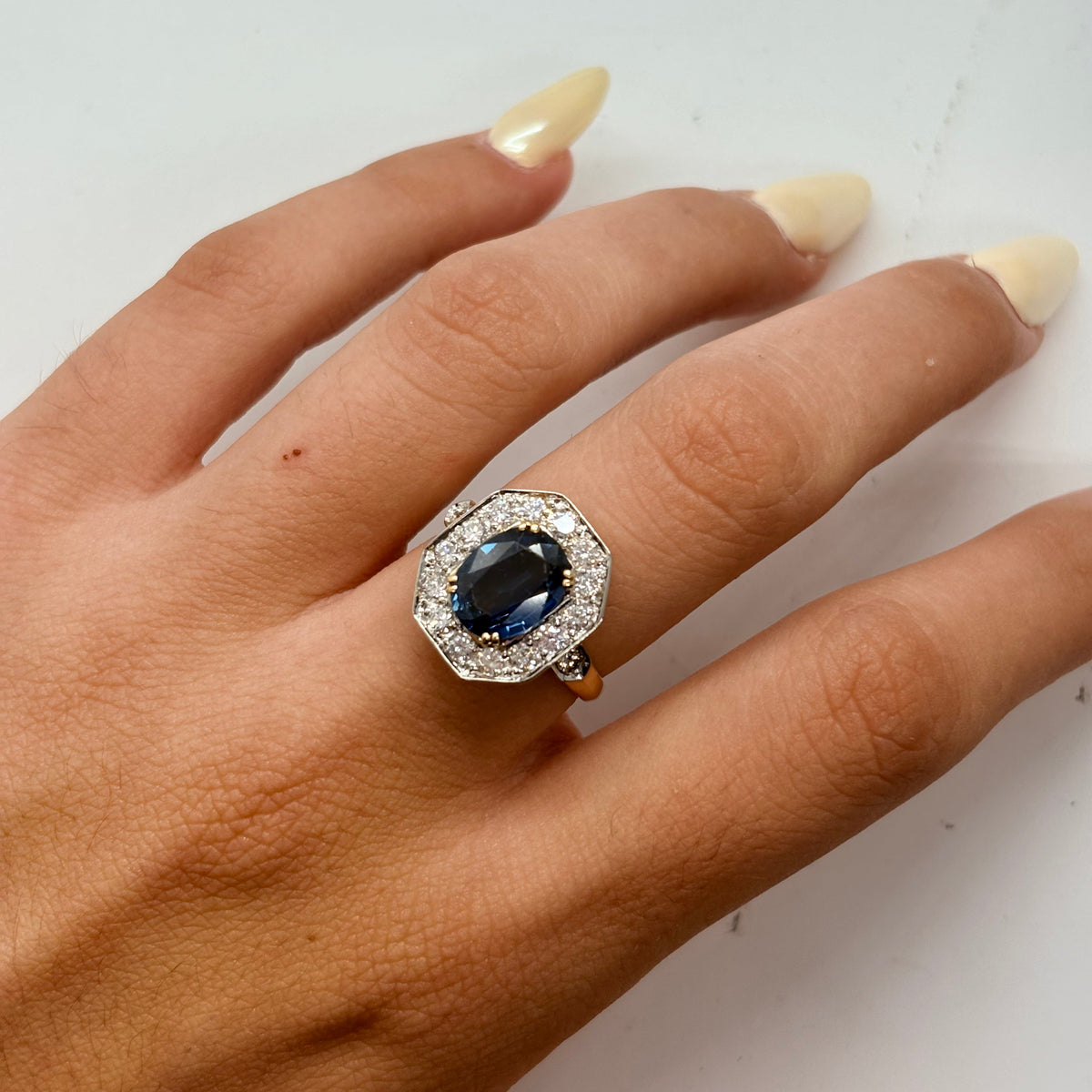"Entourage" Ring in Yellow Gold, Sapphire, and Diamonds