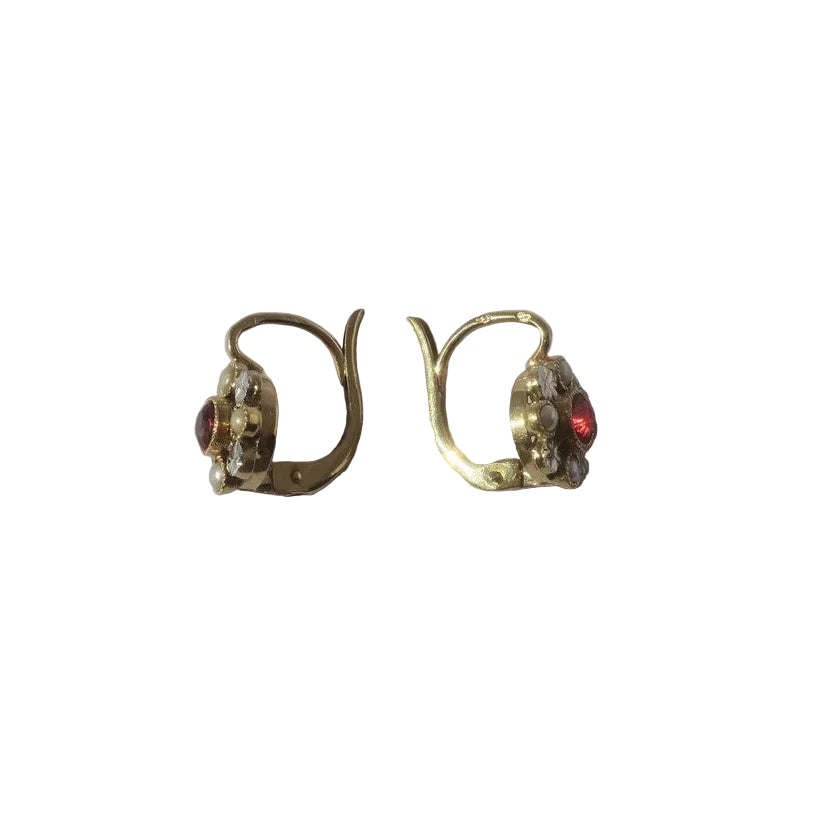 Dormeuses earrings in yellow gold, bank gold, rubies, and pearls