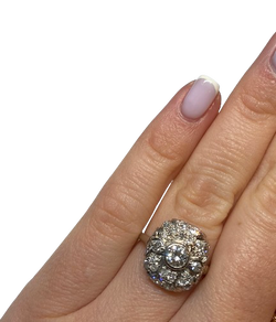 Entourage Ring in Platinum and Diamonds