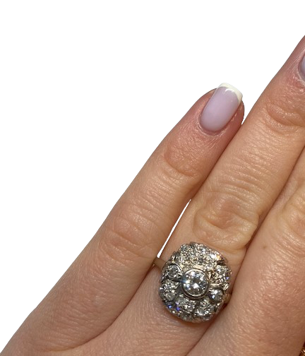Entourage Ring in Platinum and Diamonds