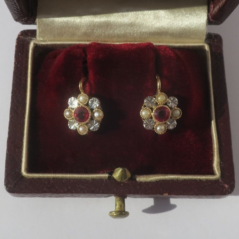 Dormeuses earrings in yellow gold, bank gold, rubies, and pearls