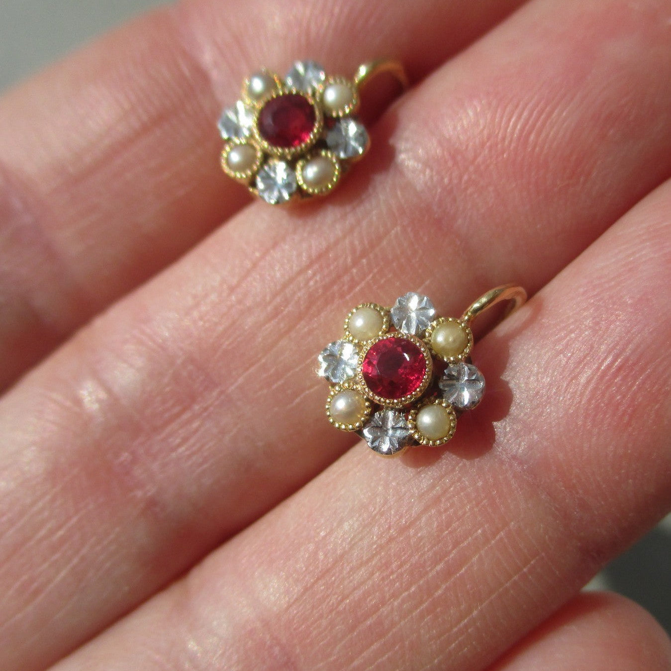 Dormeuses earrings in yellow gold, bank gold, rubies, and pearls