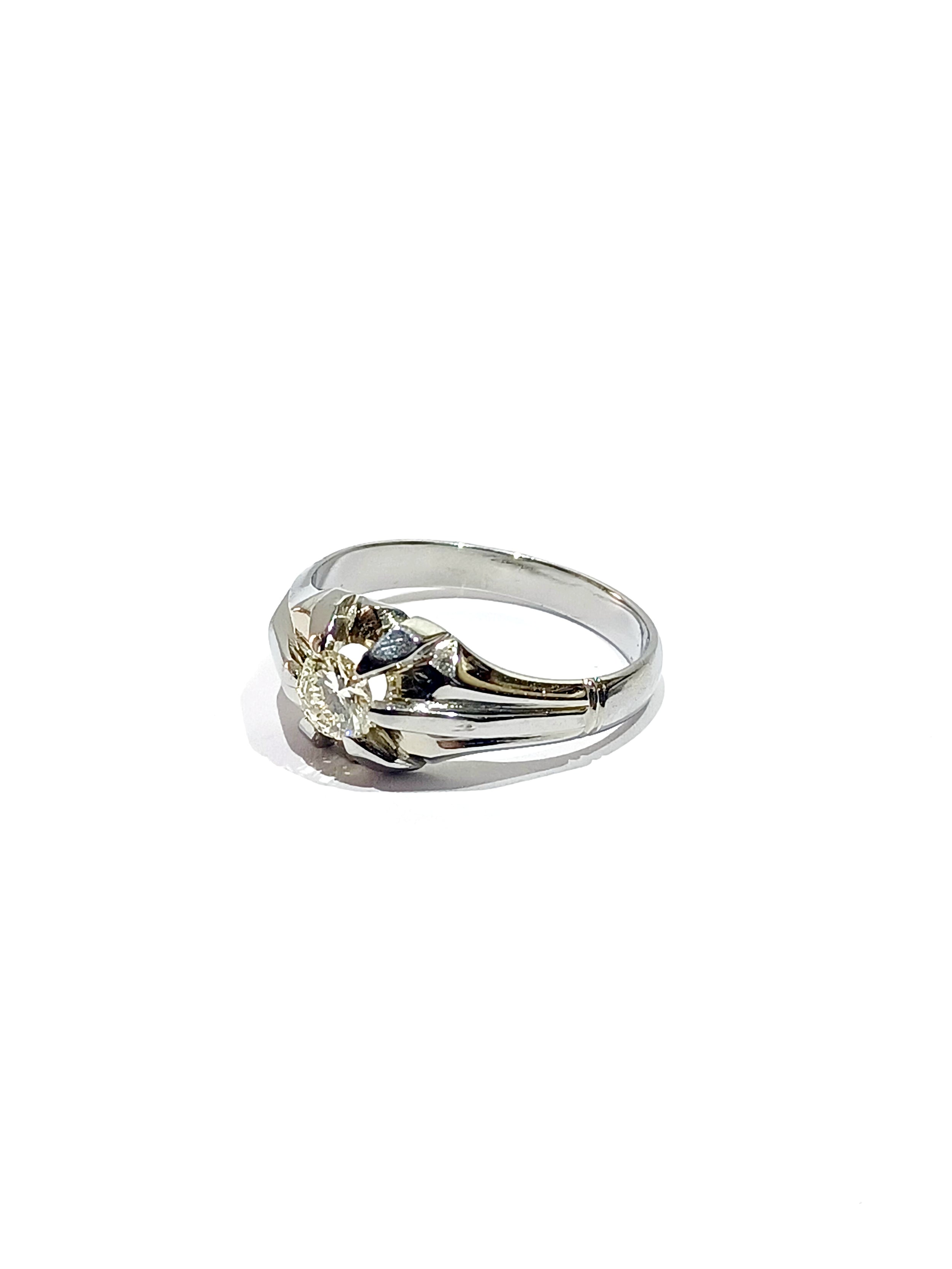 Ring Solitaire in white gold and diamonds