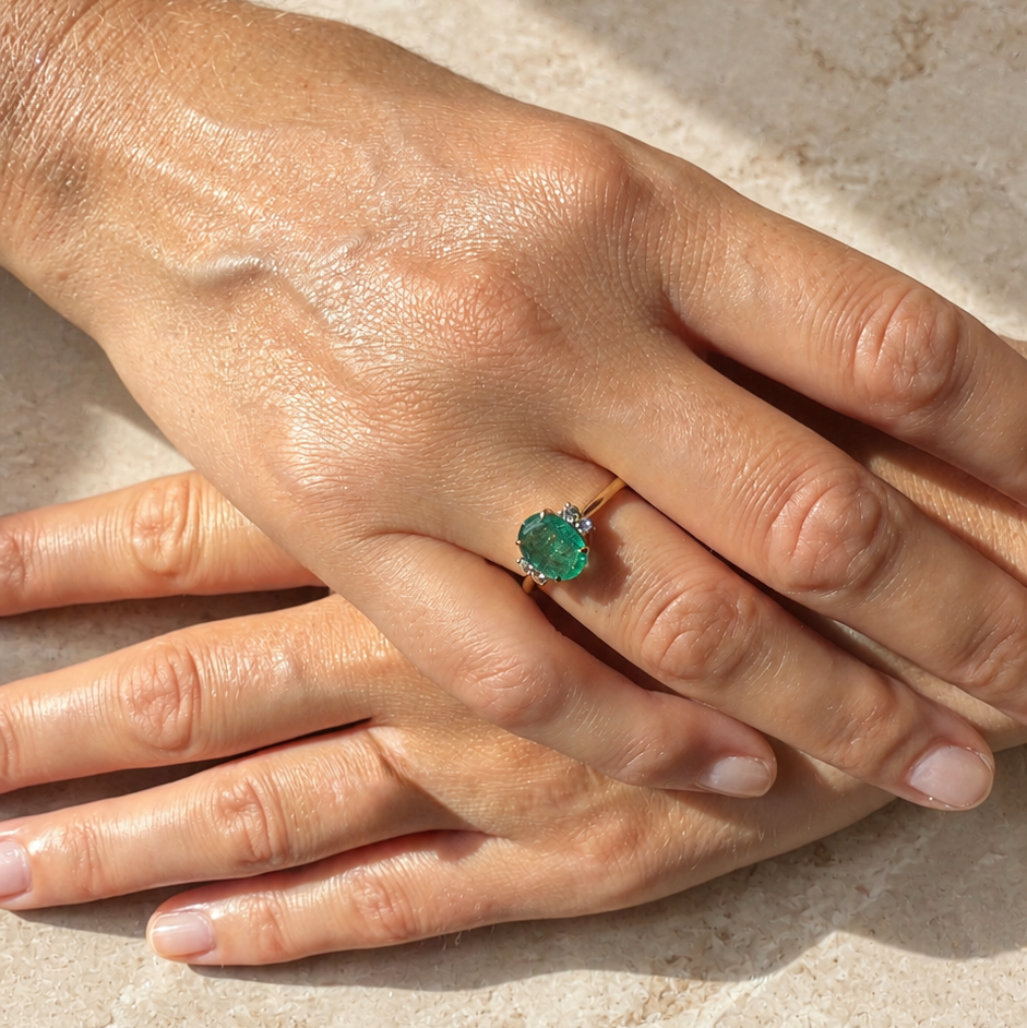 Yellow Gold Solitaire Ring with Emerald and Diamonds