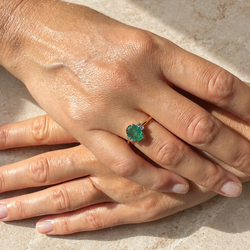 Yellow Gold Solitaire Ring with Emerald and Diamonds