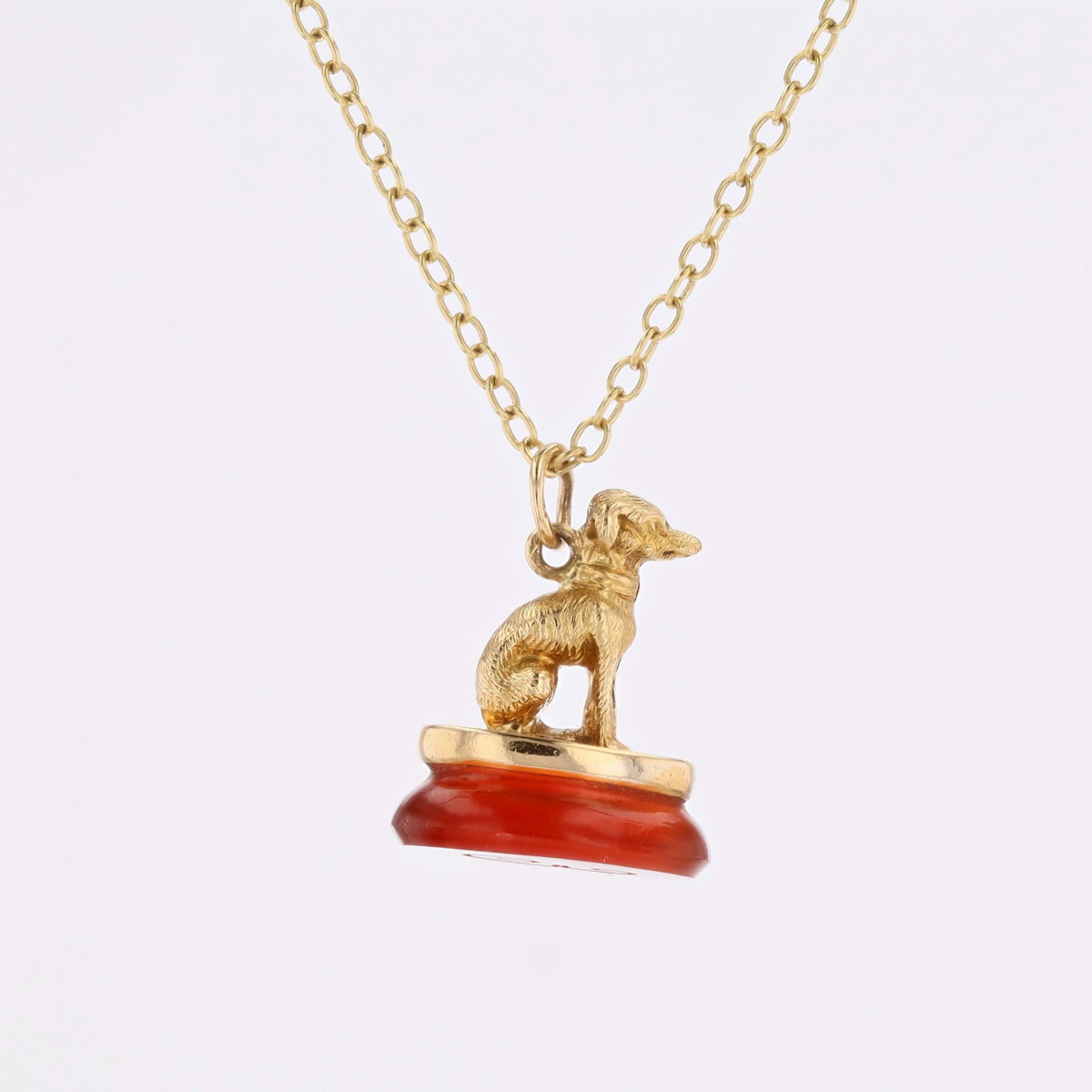 Yellow gold and carnelian pendant