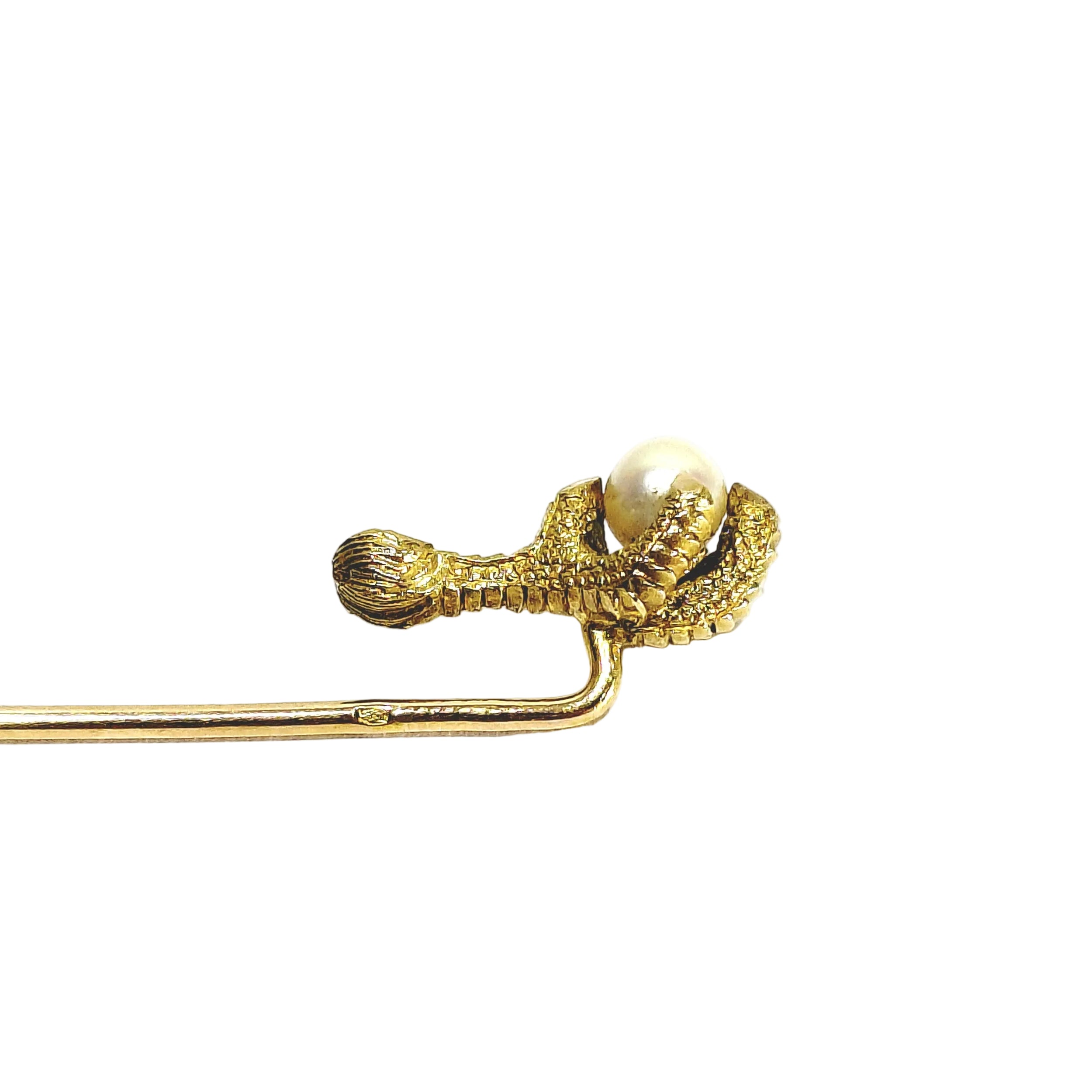 Yellow gold and pearl tie pin